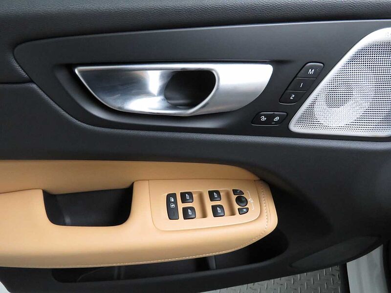 Volvo  Ultra, T8 AWD 플러그-인 하이브리드, 전기/가솔린, 브라이트