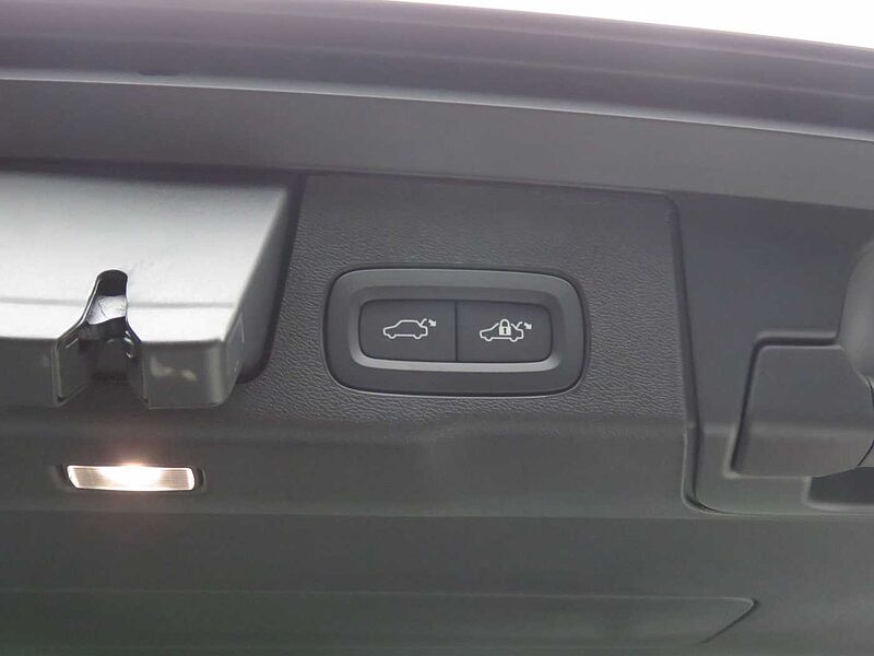 Volvo  Ultra, T8 AWD 플러그-인 하이브리드, 전기/가솔린, 브라이트