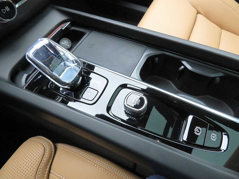 Volvo  Ultra, T8 AWD 플러그-인 하이브리드, 전기/가솔린, 브라이트