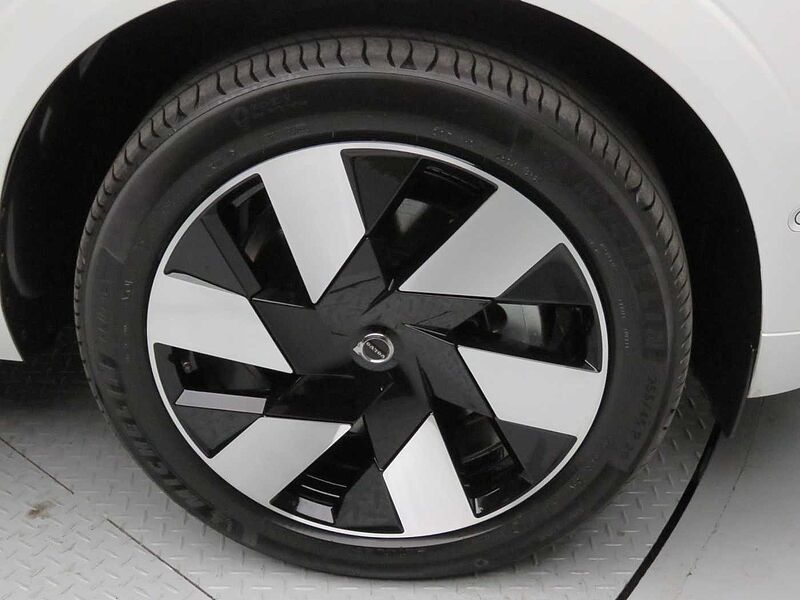 Volvo  Ultra, T8 AWD 플러그-인 하이브리드, 전기/가솔린, 브라이트