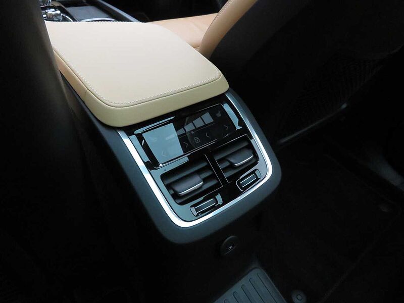 Volvo  Recharge Ultimate, T8 AWD 플러그-인 하이브리드, 전기/가솔린, 브라이트, 7 좌석