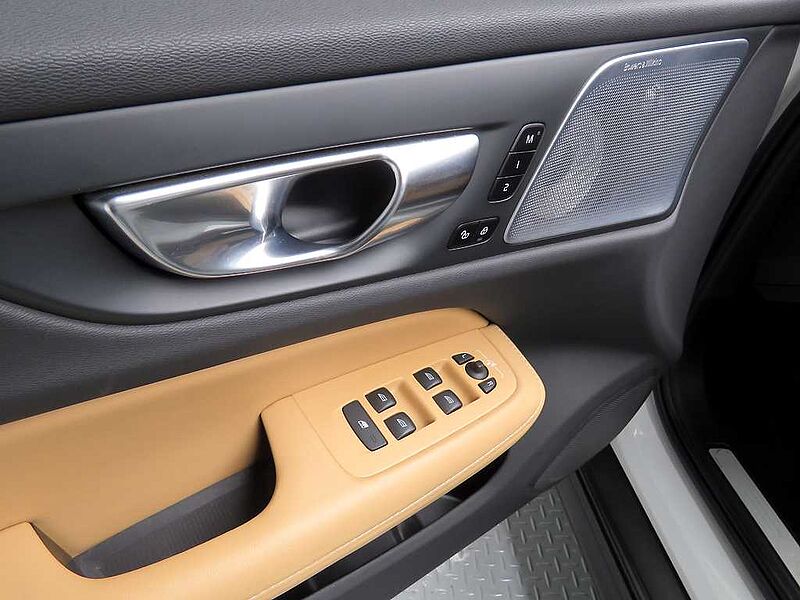 Volvo  Pro, B5 AWD mild hybrid