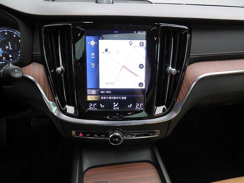 Volvo  Pro, B5 AWD mild hybrid