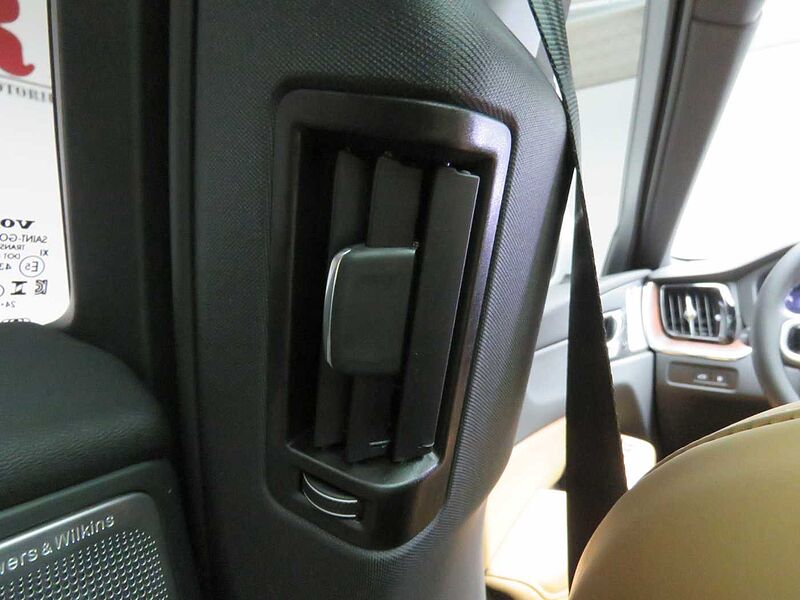 Volvo Ultra, T8 AWD 플러그-인 하이브리드, 전기/가솔린, 브라이트