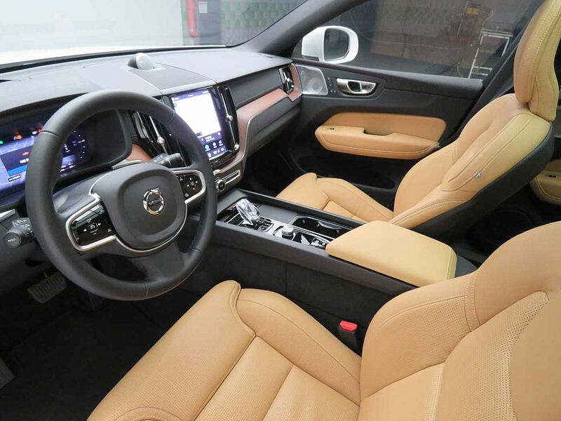 Volvo Ultra, T8 AWD 플러그-인 하이브리드, 전기/가솔린, 브라이트