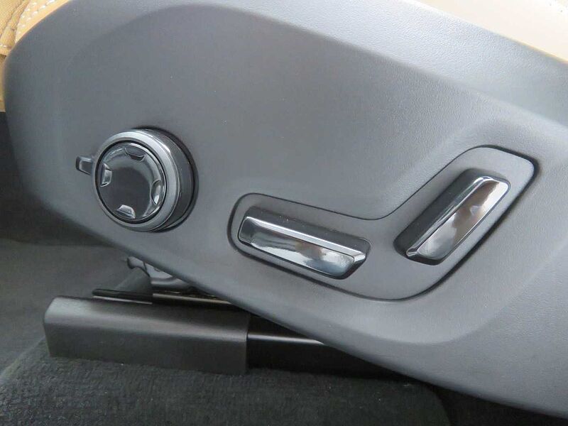 Volvo Ultra, T8 AWD 플러그-인 하이브리드, 전기/가솔린, 브라이트