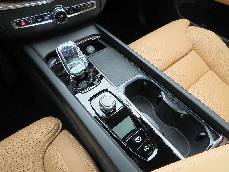 Volvo Ultra, T8 AWD 플러그-인 하이브리드, 전기/가솔린, 브라이트