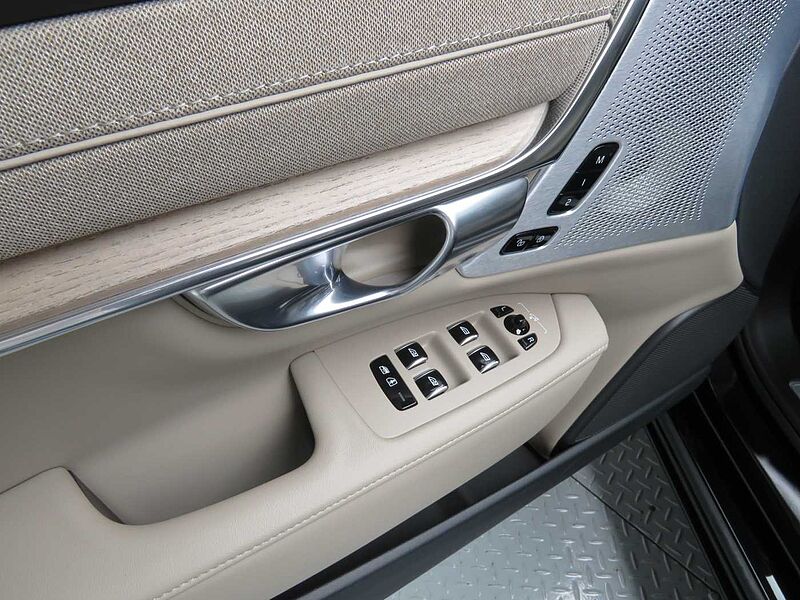Volvo  Ultra, B5 마일드 하이브리드, 가솔린, 다크