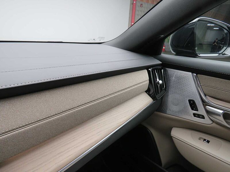 Volvo  Ultra, B5 마일드 하이브리드, 가솔린, 다크