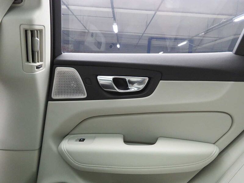 Volvo  Ultra, T8 AWD 플러그-인 하이브리드, 전기/가솔린, 브라이트