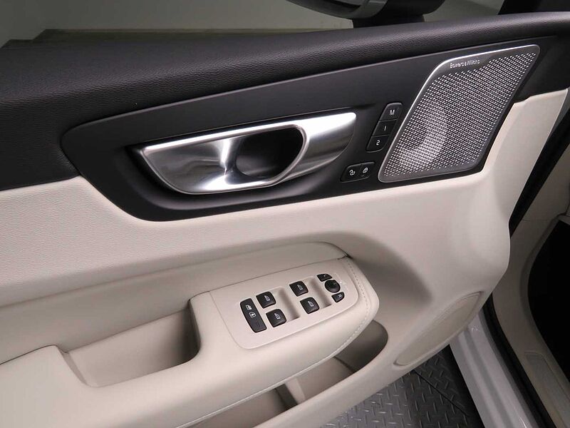 Volvo  Ultra, T8 AWD 플러그-인 하이브리드, 전기/가솔린, 브라이트