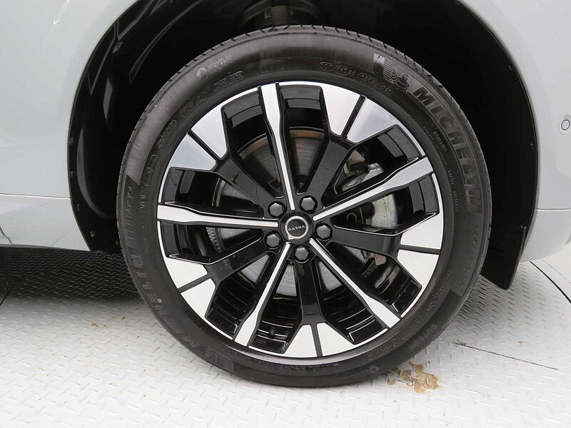 Volvo  Ultra, T8 AWD 플러그-인 하이브리드, 전기/가솔린, 브라이트