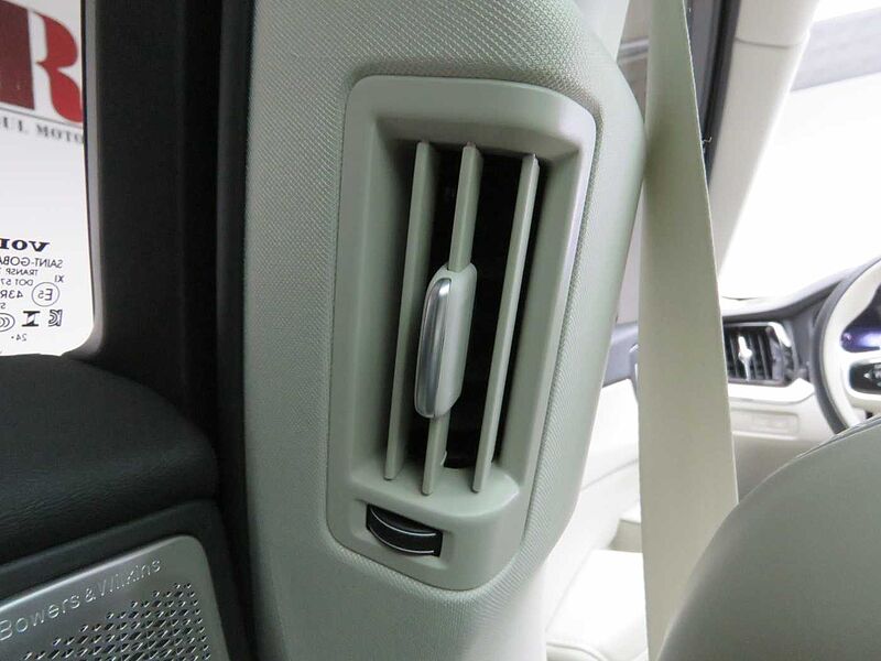 Volvo  Ultra, T8 AWD 플러그-인 하이브리드, 전기/가솔린, 브라이트