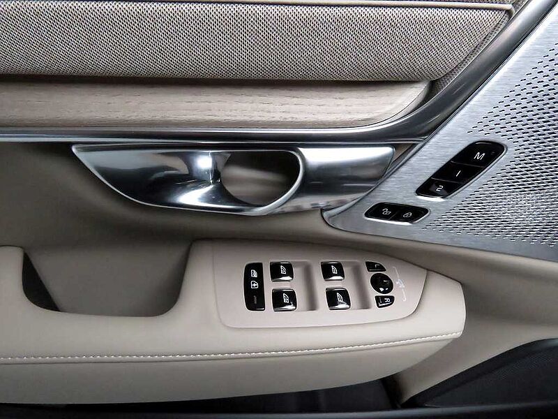 Volvo  Ultra, T8 AWD 플러그-인 하이브리드, 전기/가솔린, 브라이트