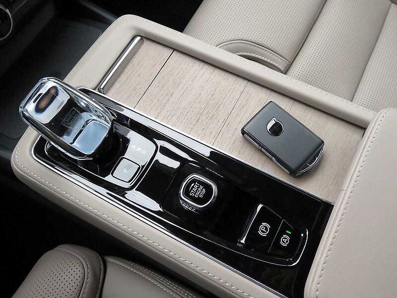 Volvo  Ultra, T8 AWD 플러그-인 하이브리드, 전기/가솔린, 브라이트