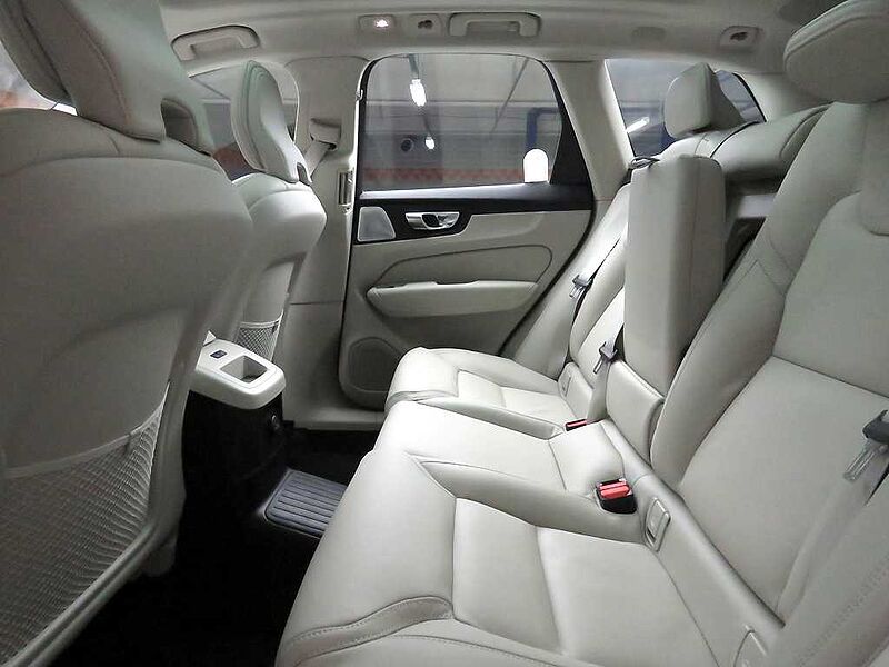Volvo  Ultra, T8 AWD 플러그-인 하이브리드, 전기/가솔린, 브라이트