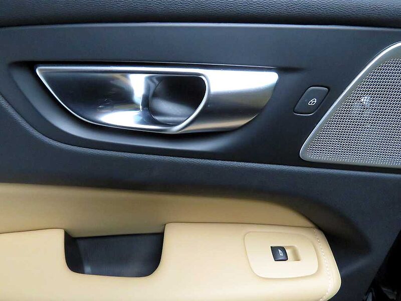 Volvo  Ultra, T8 AWD 플러그-인 하이브리드, 전기/가솔린, 브라이트