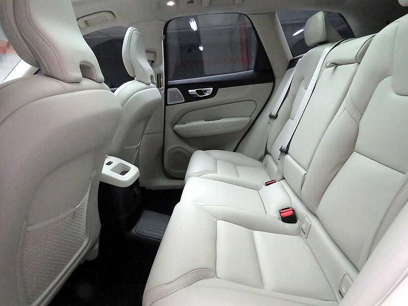 Volvo Ultra, T8 AWD 플러그-인 하이브리드, 전기/가솔린, 브라이트