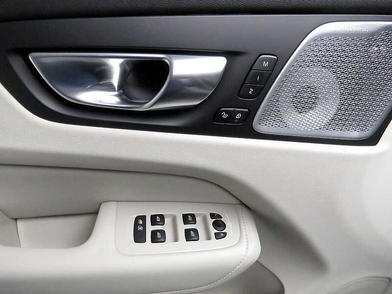 Volvo Ultra, T8 AWD 플러그-인 하이브리드, 전기/가솔린, 브라이트