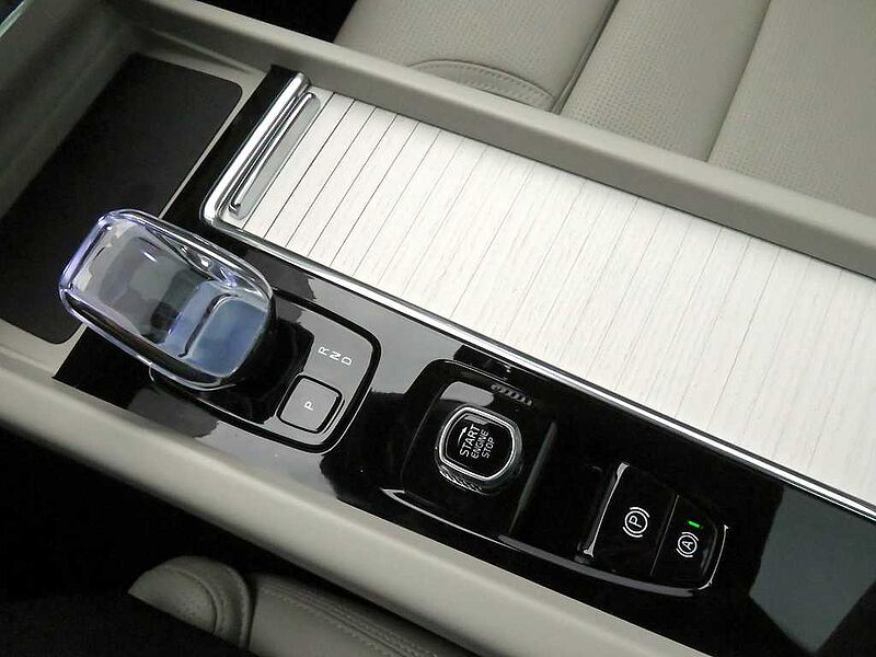 Volvo Ultra, T8 AWD 플러그-인 하이브리드, 전기/가솔린, 브라이트